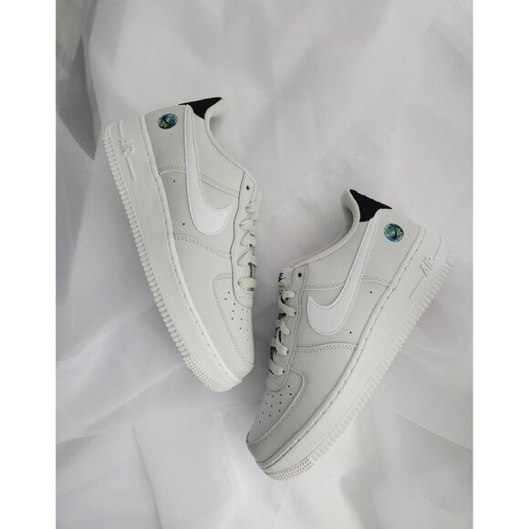 6Y | 7.5 WOMEN'S Nike Air Force 1 GREY / WHITE SNEAKERS DM0983-001 - Picture 1 of 11